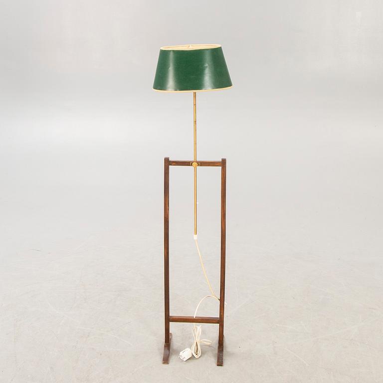 Josef Frank, golvlampa, modell 2458, "Kryckan", Firma Svenskt Tenn, formgiven 1952.