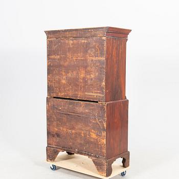 An English mahogany tallboy around 1800.