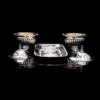 A PAIR OF DESSERT BOWLS, silver. Anders Lundqvist. Stockholm 1817.