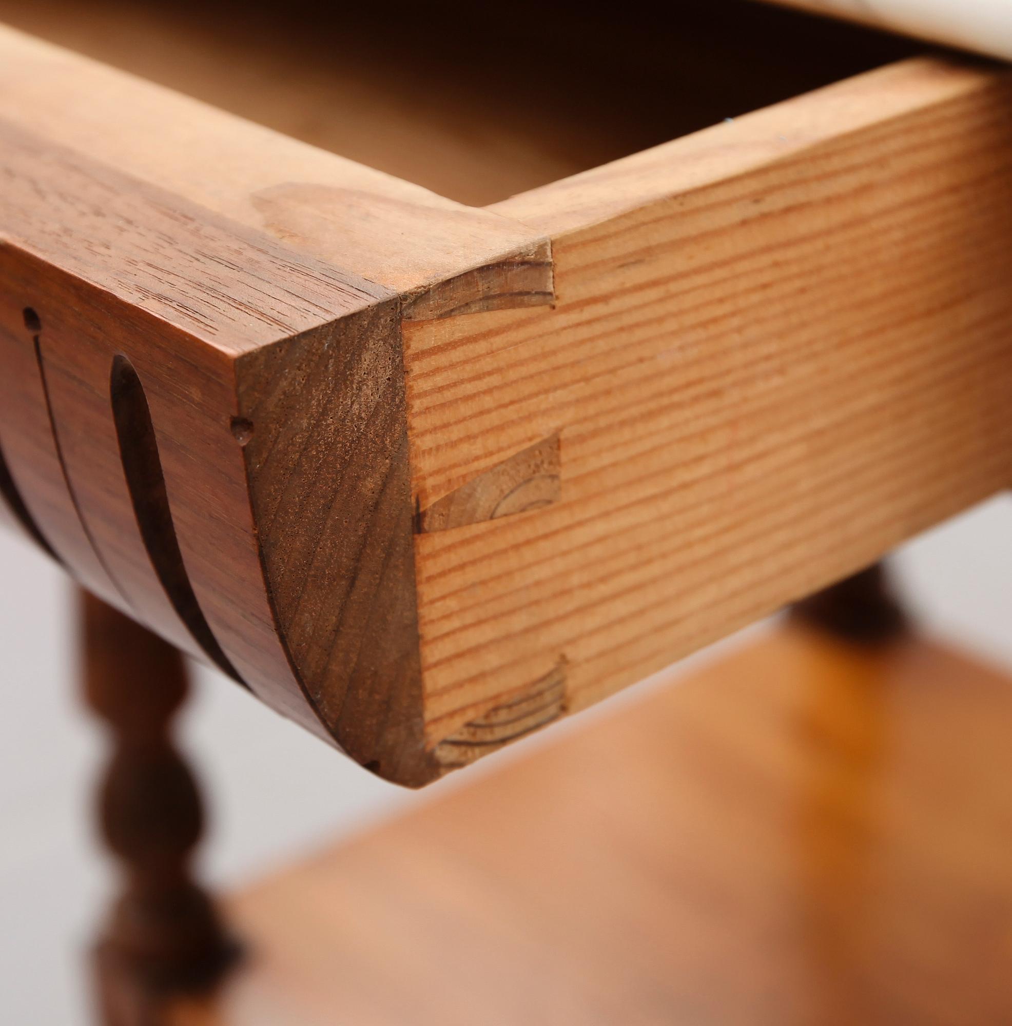 SÄNGBORD, nyrenässans, sent 1800-tal.