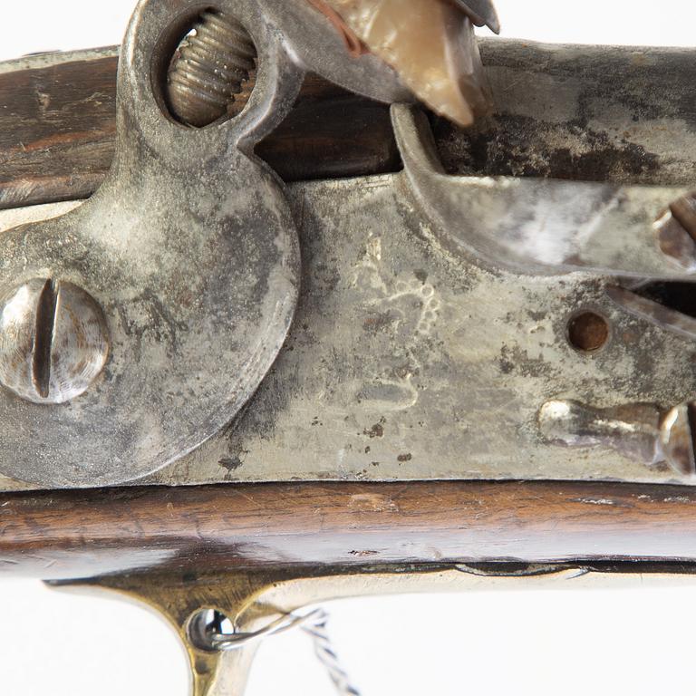 Flintlock rifle, British/Swedish, 18th century.