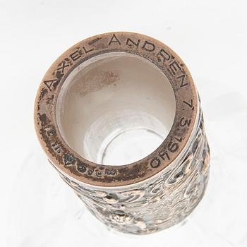 Karaff med silverfattning samt frimurarglas sent 1800-tal.