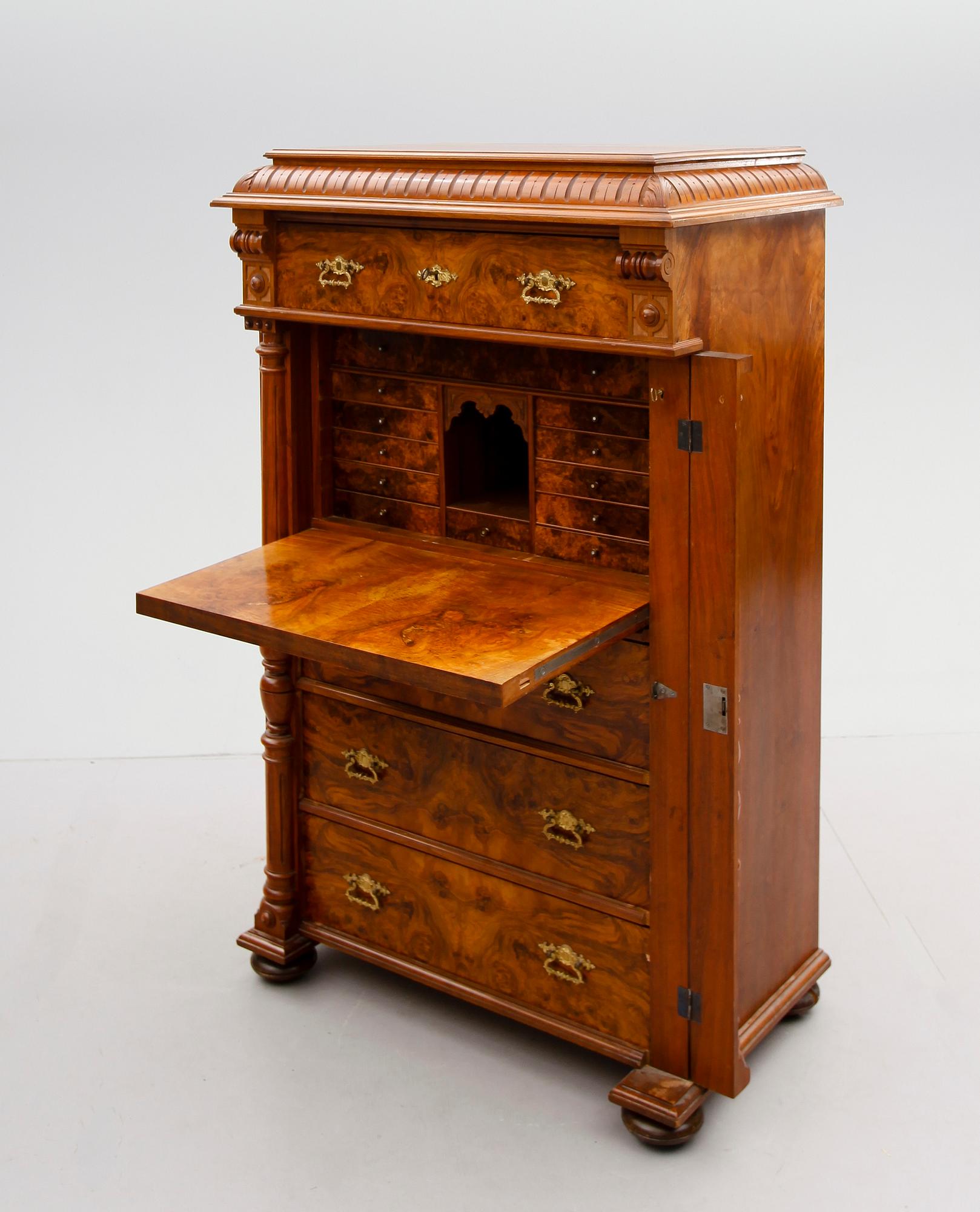 CHIFFONJÉ, 1800-talets andra hälft.