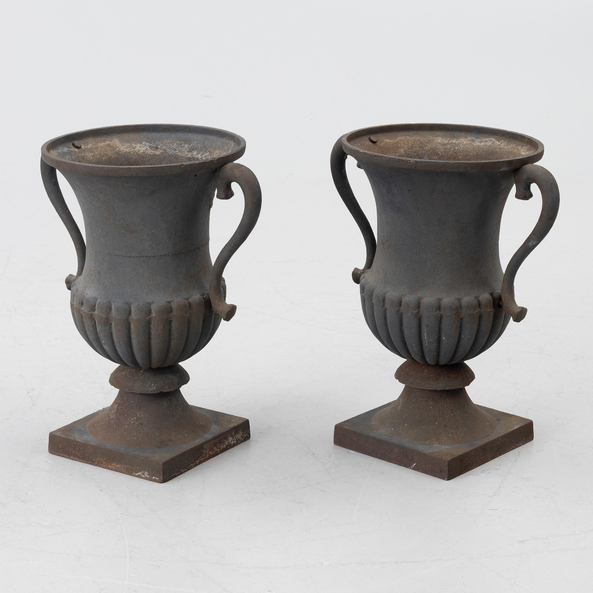 Trädgårdsurnor, ett par, sent 1900-tal.