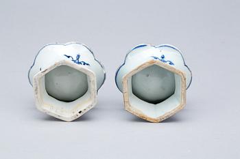 SALTKAR, ett par, porslin, Kina, Qianlong (1736-95).