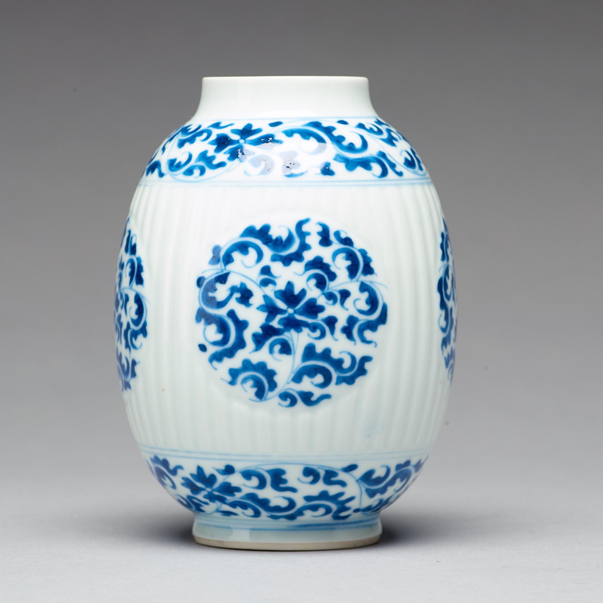 TEKRUKA, porslin. Qingdynastin, Kangxi (1662-1722).