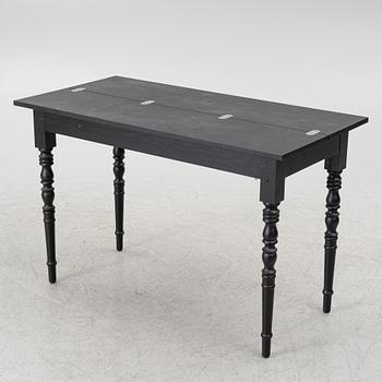 Marcel Wanders, a "Two top secretary desk", Moooi, Holland.