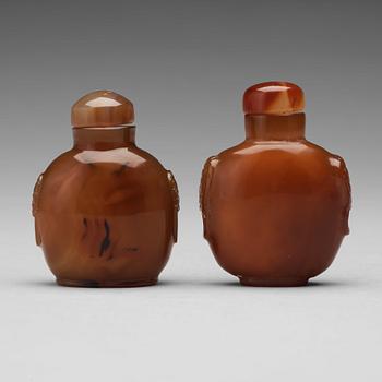 Two Chinese agathe snuff bottles with stoppers.