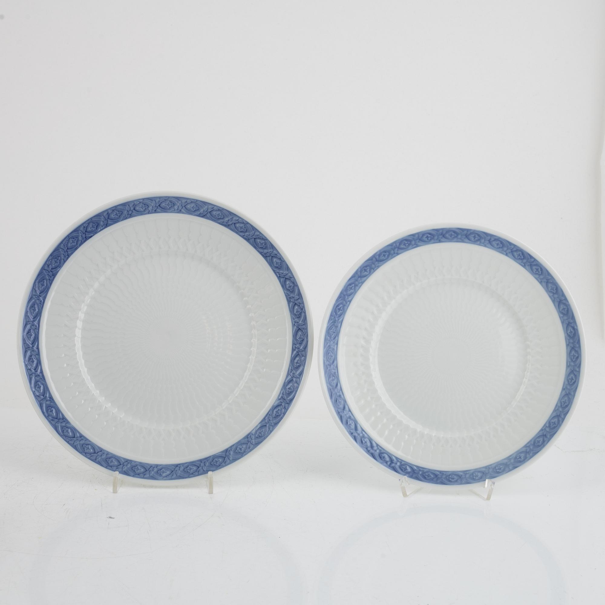 Arnold Krog, dinner service, 67 pieces, porcelain, "Blå vifte", Royal Copenhagen, Denmark.
