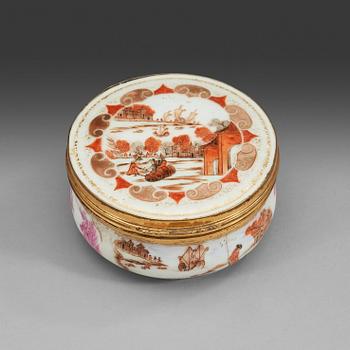 397. A famille rose 'European Subject' snuffbox with cover, Qing dynasty, Qianlong (1736-95).