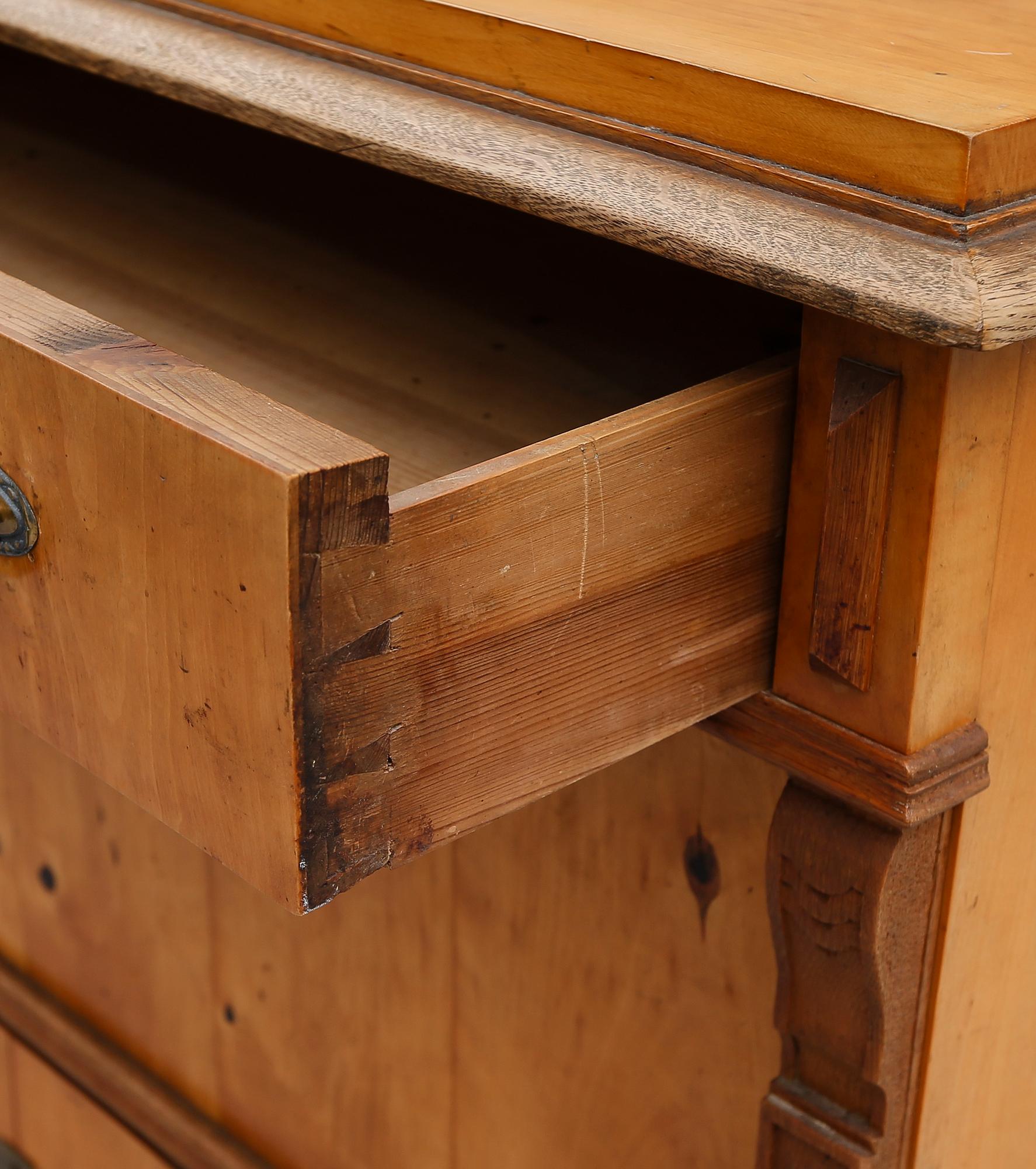 CHIFFONJÉ, 1800-talets senare del.