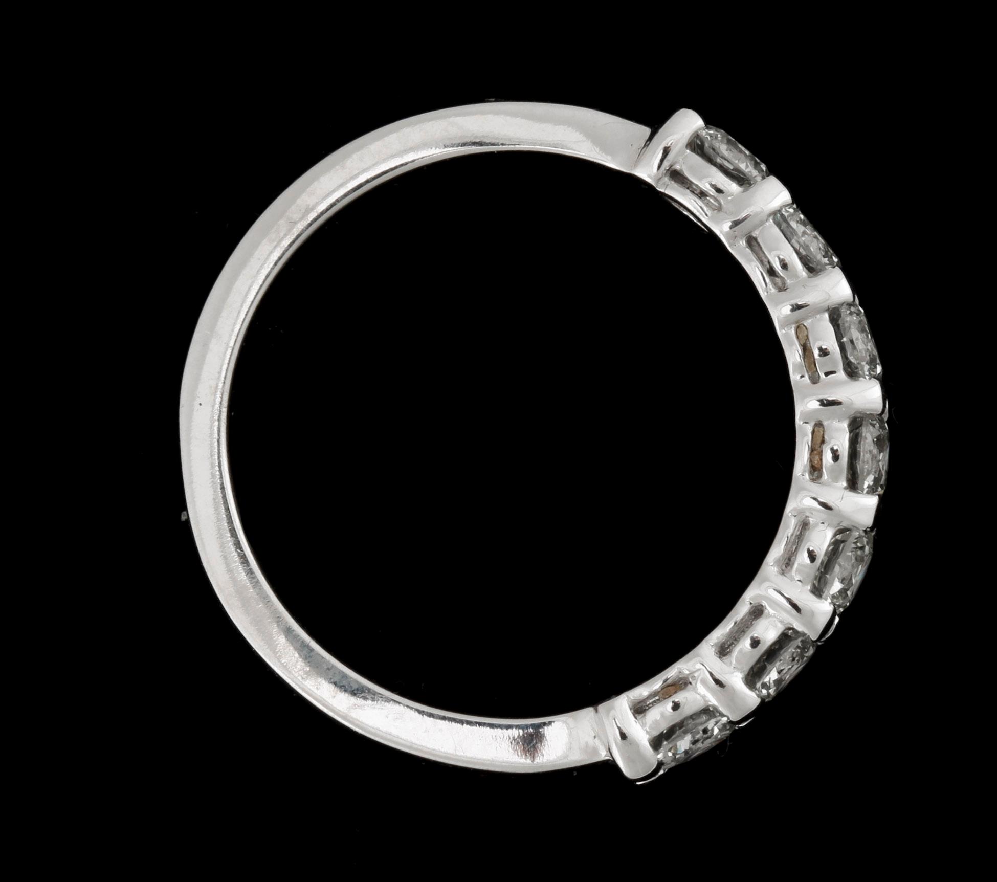 RING, 14k vitguld med briljantslipade diamanter tot ca0,98ct. 2000-tal. Vikt 2,8g.