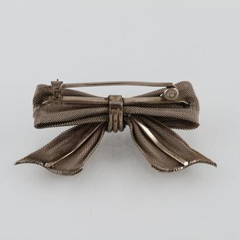 Brosch, 14K vitguld. Vikt 6,5 gram.