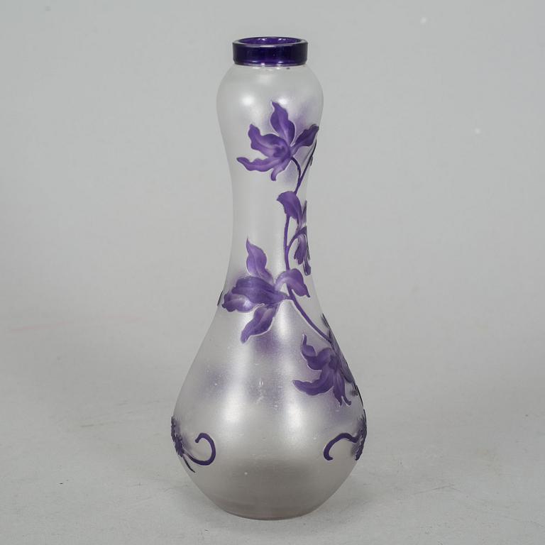 VAL-SAINT-LAMBERT, an Art Nouveau cameo glass vase,