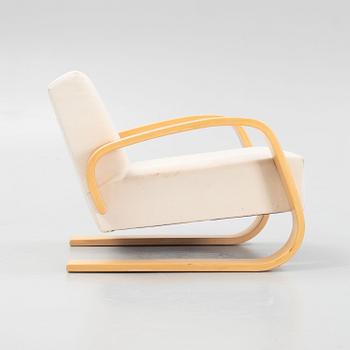 Alvar Aalto, fåtölj, "Tank chair", modell 400, Artek, Finland, 2006.