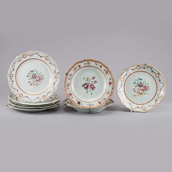 TALLRIKAR, 7 st, samt SKÅLFAT, porslin, Kina, 1700-tal.