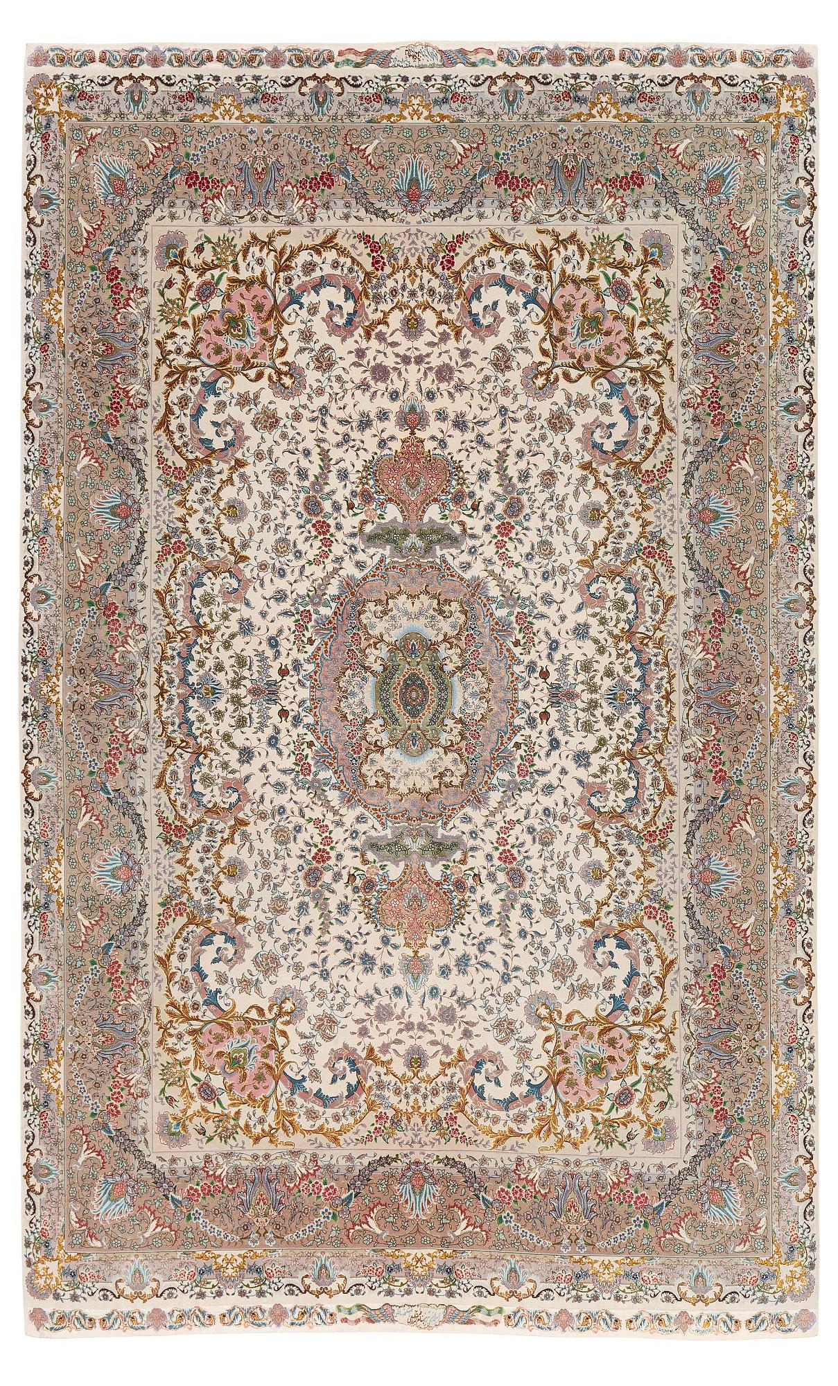 Matta, Täbris, part silk, s.k. 80 Raj, Nortvästra Iran, signerad ca 280 x 170 cm.