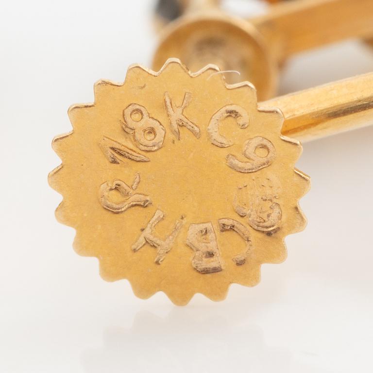 Earrings, a pair, 18K gold, pearls and white faceted stones.