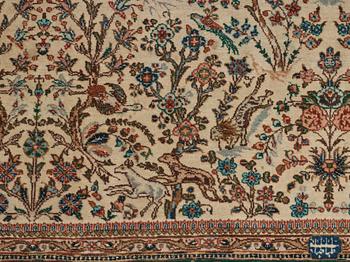 A carpet, semi-antique Tabriz figural, ca 256,5 x 205 cm.