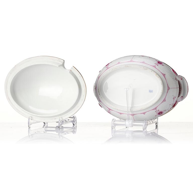 A Royal Copenhagen tureen with cover and stand, Denmark, 1894-1900.