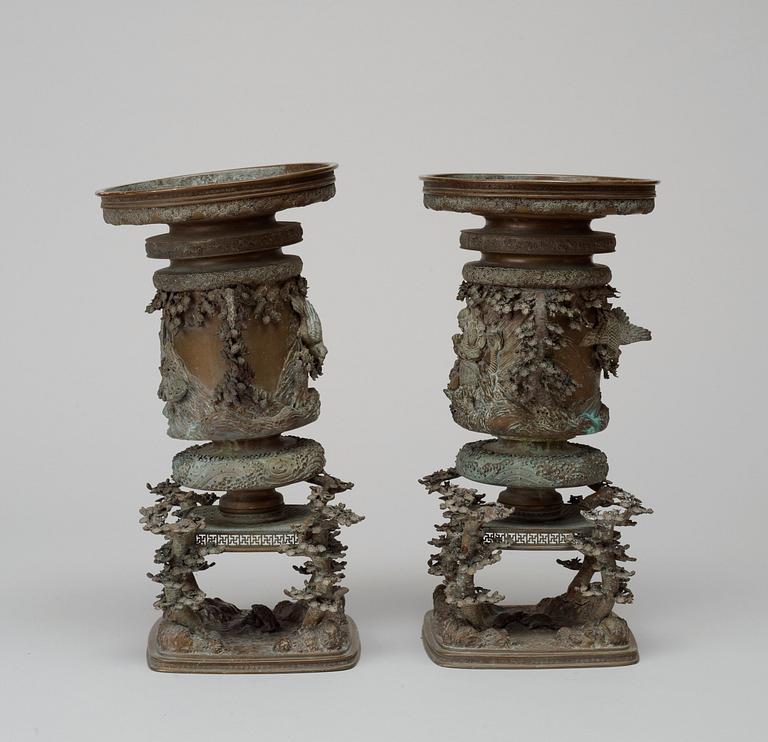 A pair of richly decorated Japanese bronze vases, period of Meiji (1868-1912).