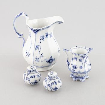 Royal copenhagen, xx pieces of a 'Musselmalet' porcelain service with half lace and full lace pieces, Denmark.