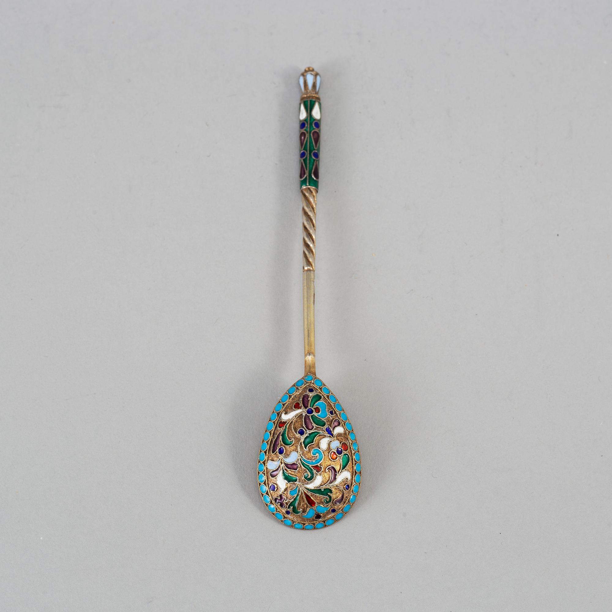 A Russian 20th century silver-gilt and enamled tea-spoon, unidentified makers mark, Moscow 1908-1917.