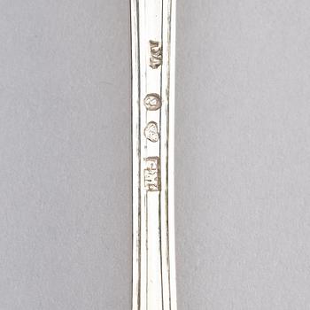 Gustaf Möllenborg, sockerskål med lock samt ströare, silver, Stockholm, 1834. Empire.