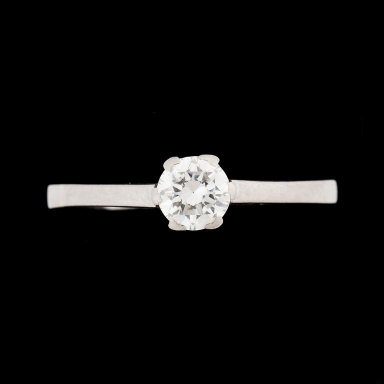RING, 18k vitguld, besatt med diamant ca 0,50 ct. Vikt 3g.