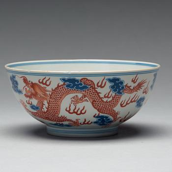 A Chinese dragon bowl, 20th Century.