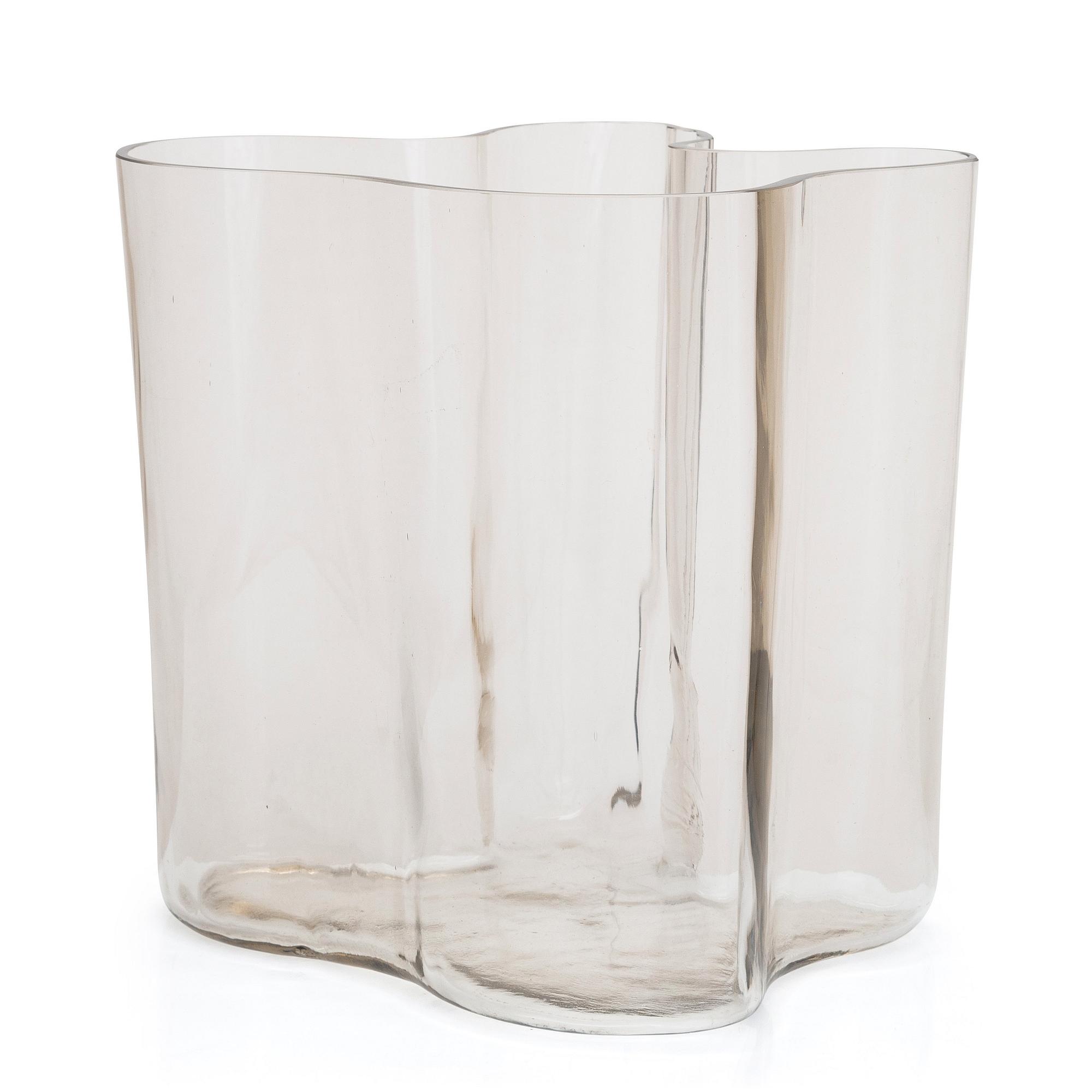 Alvar Aalto, a '3031' vase signed Alvar Aalto 3031. Iittala Alvar Aalto, a '3031' vase signed Alvar Aalto 3031. Iittala