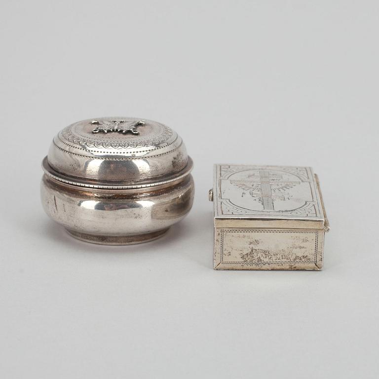 DOSOR, 2 st, silver, Ryssland, sekelskiftet den andra okänd 1900-tal. Vikt tot. 65 g.