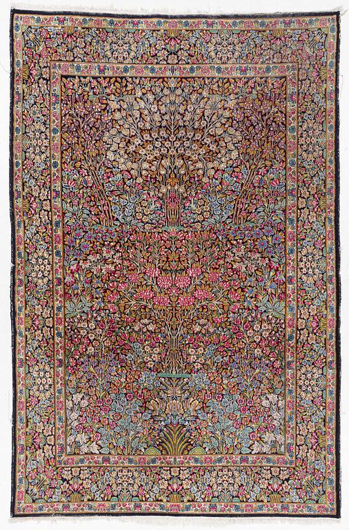 Matta, Kirman, ca 305 x 200 cm.