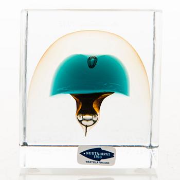 OIVA TOIKKA, An annual glass cube, signed Oiva Toikka Nuutajärvi 1983 and numbered 627/2000.