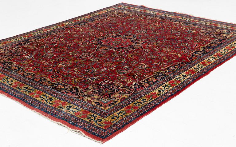 A semi-antik Bidjar carpet, ca 297 x 237 cm.