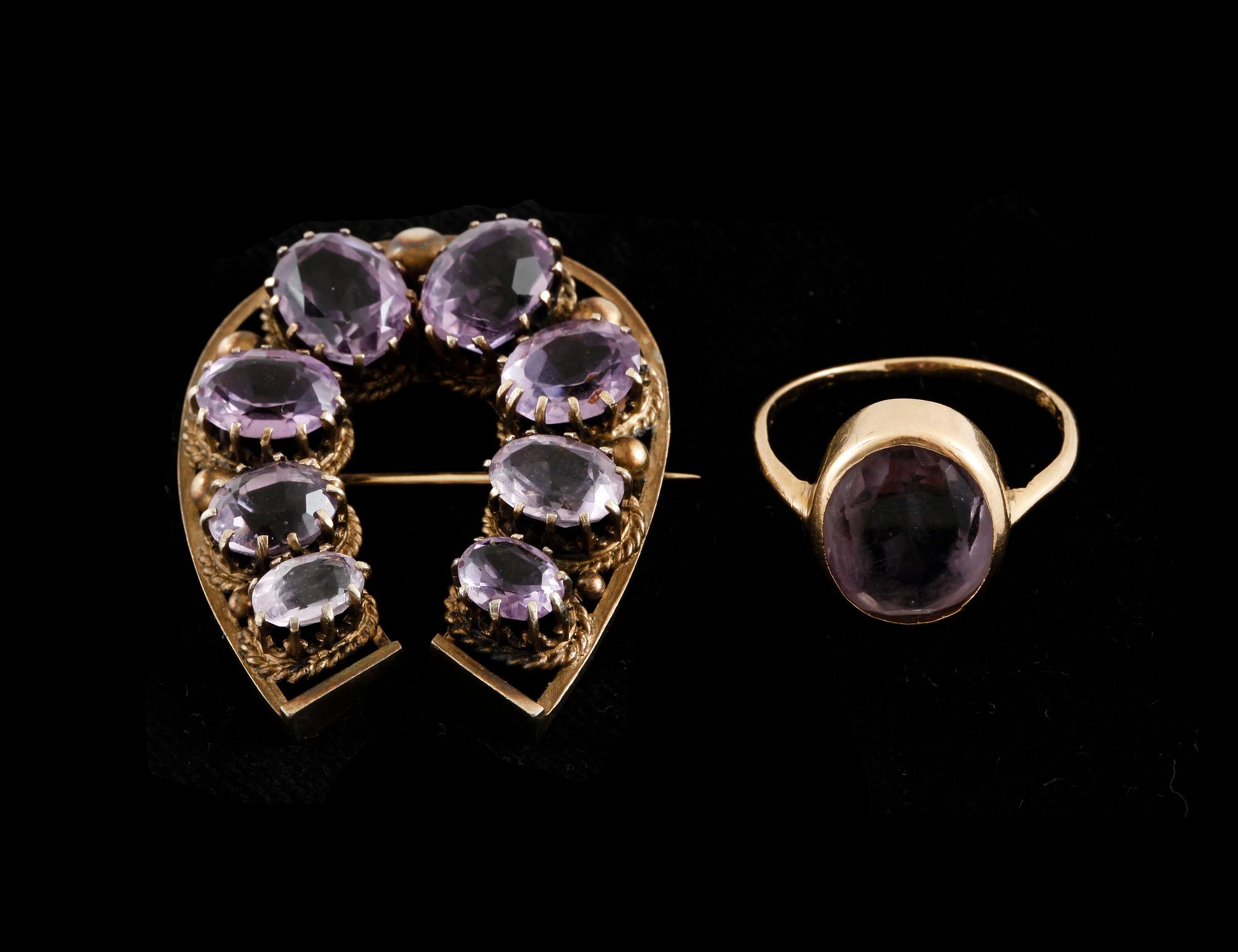 RING och BROSCH, ametister, bl a 18k guld.