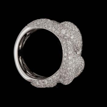 A pavé-set diamond ring, 5.46 ct cts.
