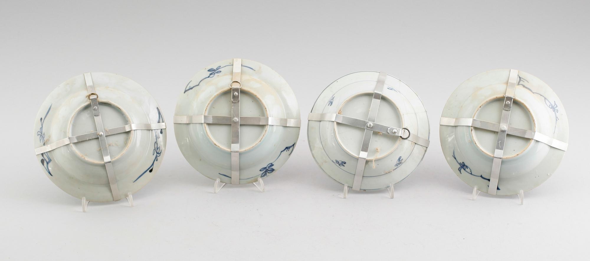 TALLRIKAR, 4 st snarlika, porslin, Kina, Qianlong 1736-1795.