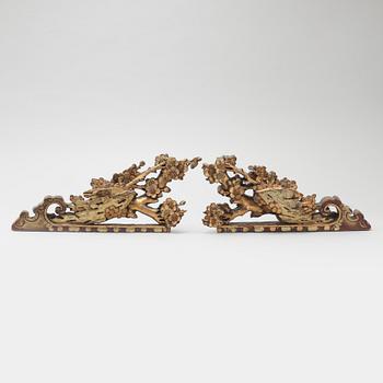 A pair of 20th chinese century ornaments.