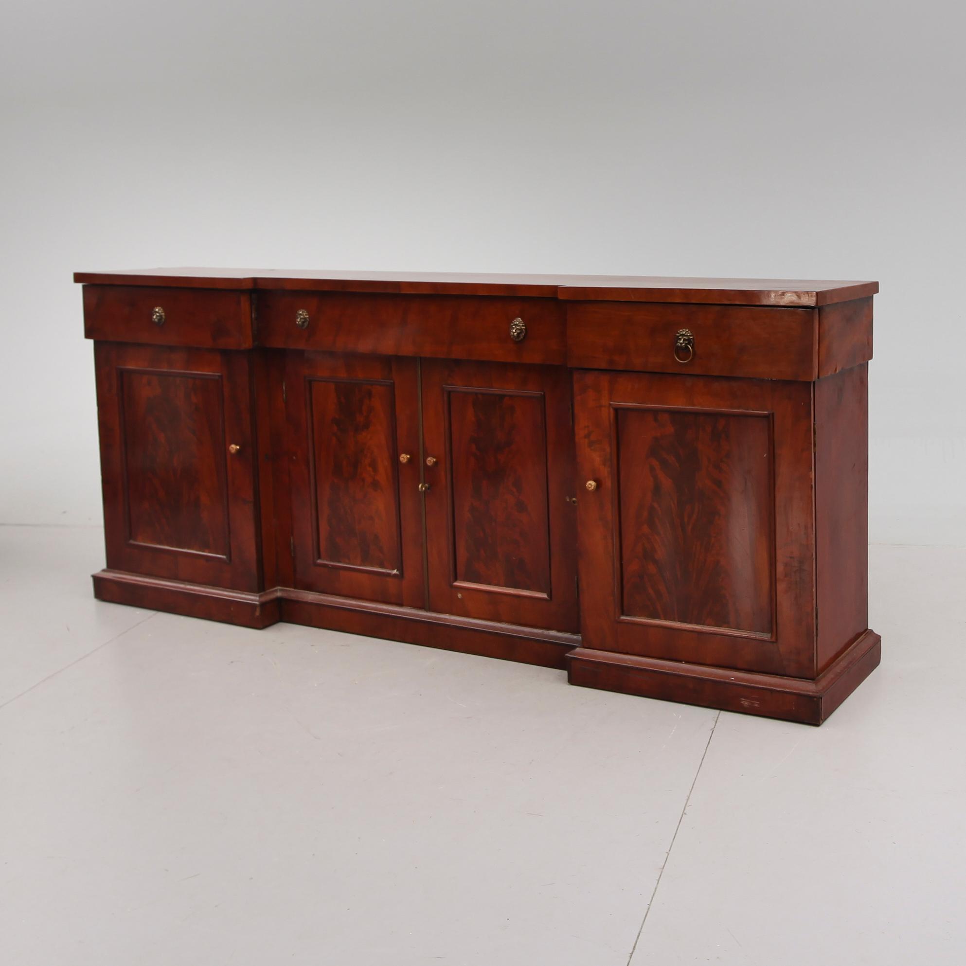 SIDEBOARD, England, 1900-talets första hälft.