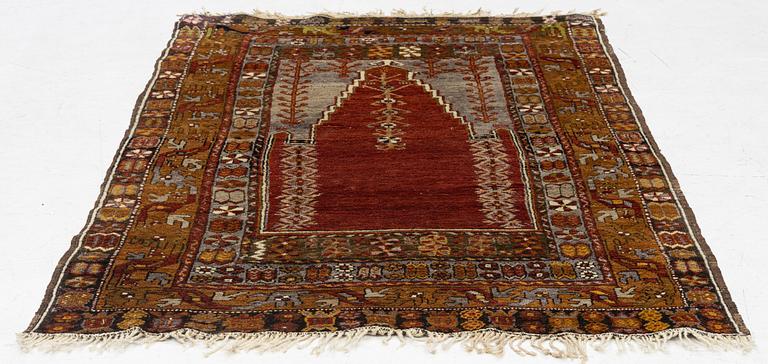 An anatol rug, c. 156 x 102 cm.