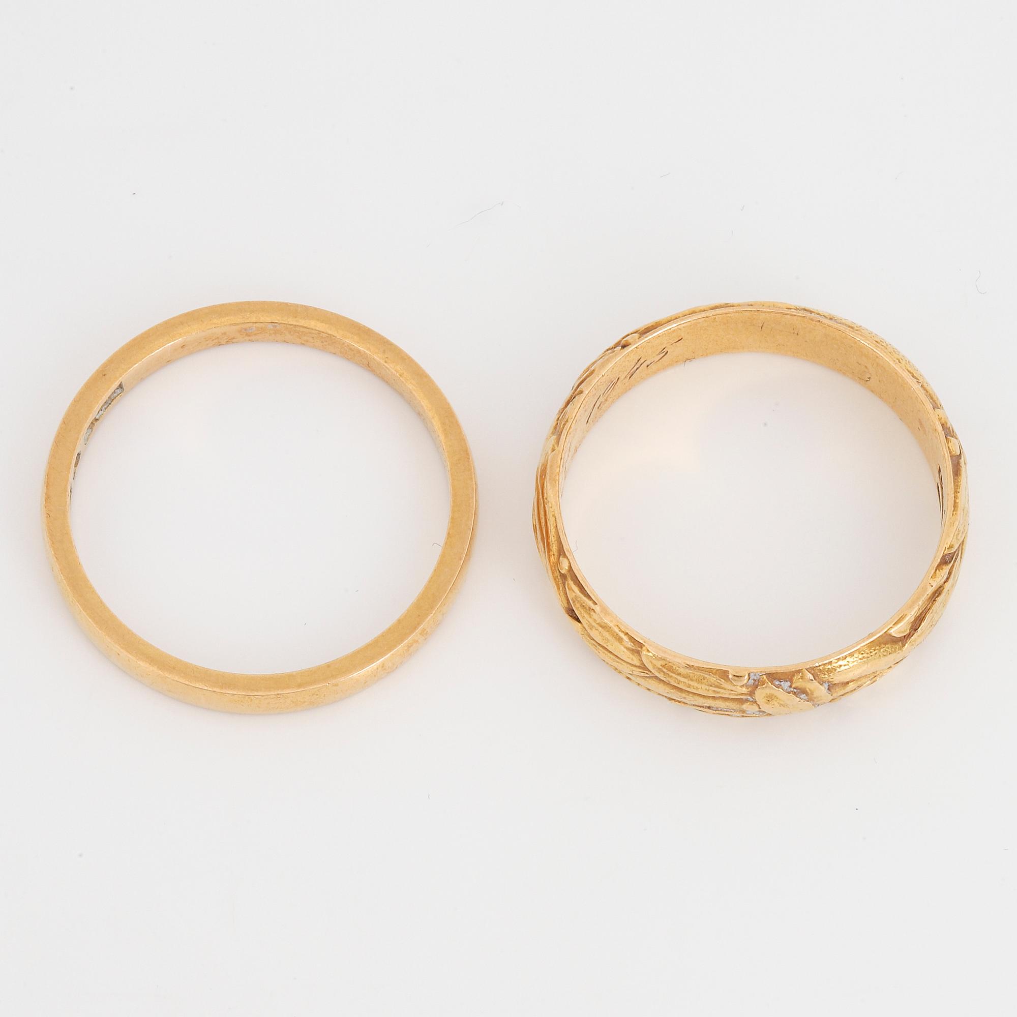 Two rings, 20K and 18K gold.