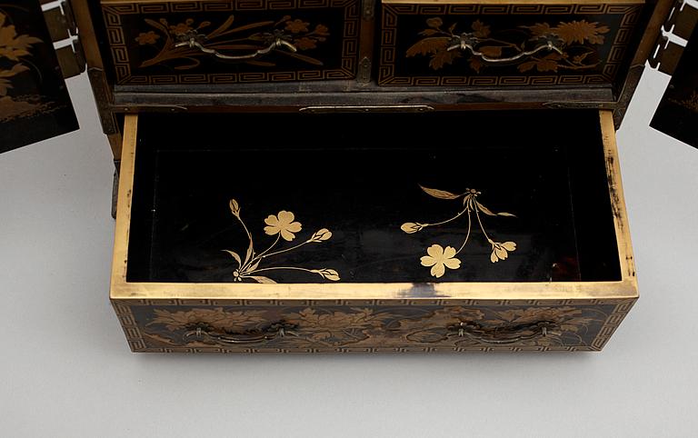 SKÅP, miniatyr, Japan, 1900-talets början.