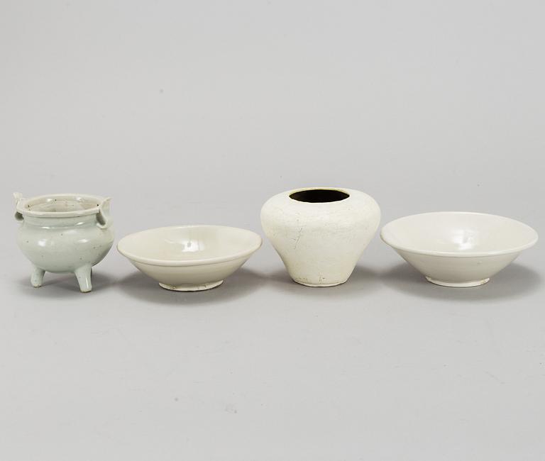 A group of white glazed ceramics, South East Asia, 16th/15th Century.