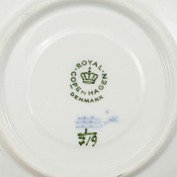 KAFFEKOPPAR med FAT, 8 st, "Musselmalet", porslin, Royal Copenhagen, 1900-talets andra hälft.