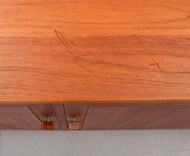 SIDEBOARD, "Domi Monté", Nils Jonsson, Troeds, Bjärnum, 1900-talets andra hälft.