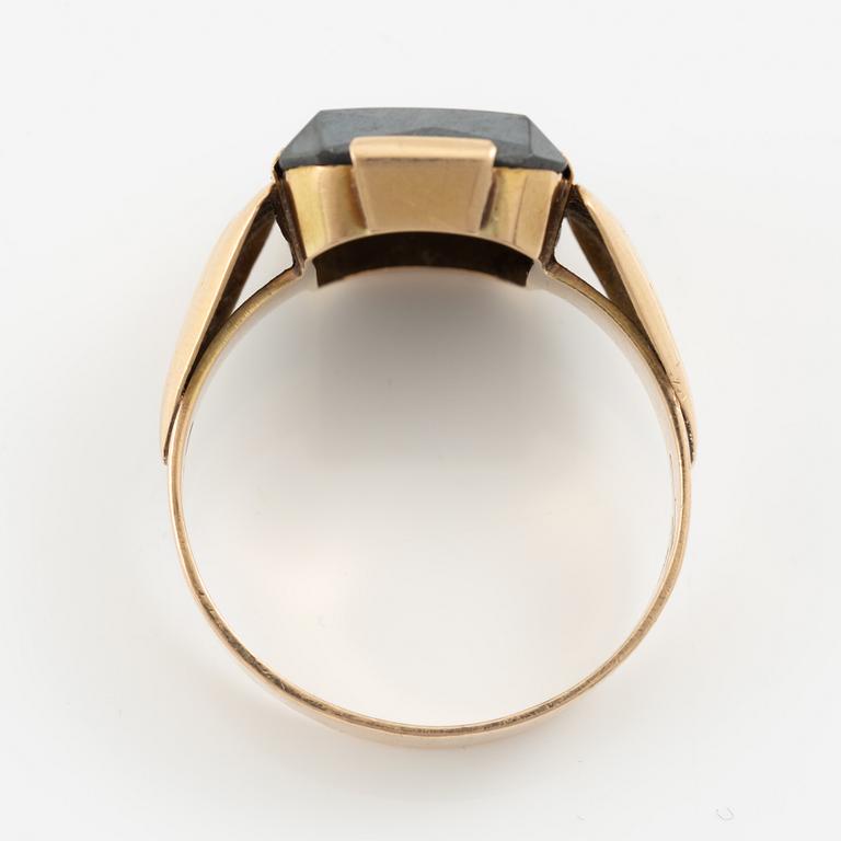 Claw ring, 14K gold with hematite.