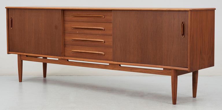 SIDEBOARD, Nils Jonsson, Toreds, 1900-talets mitt.