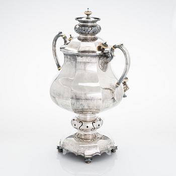 Samovar, silver, S:t Petersburg 1875. Oidentifierad mästarstämpel.
