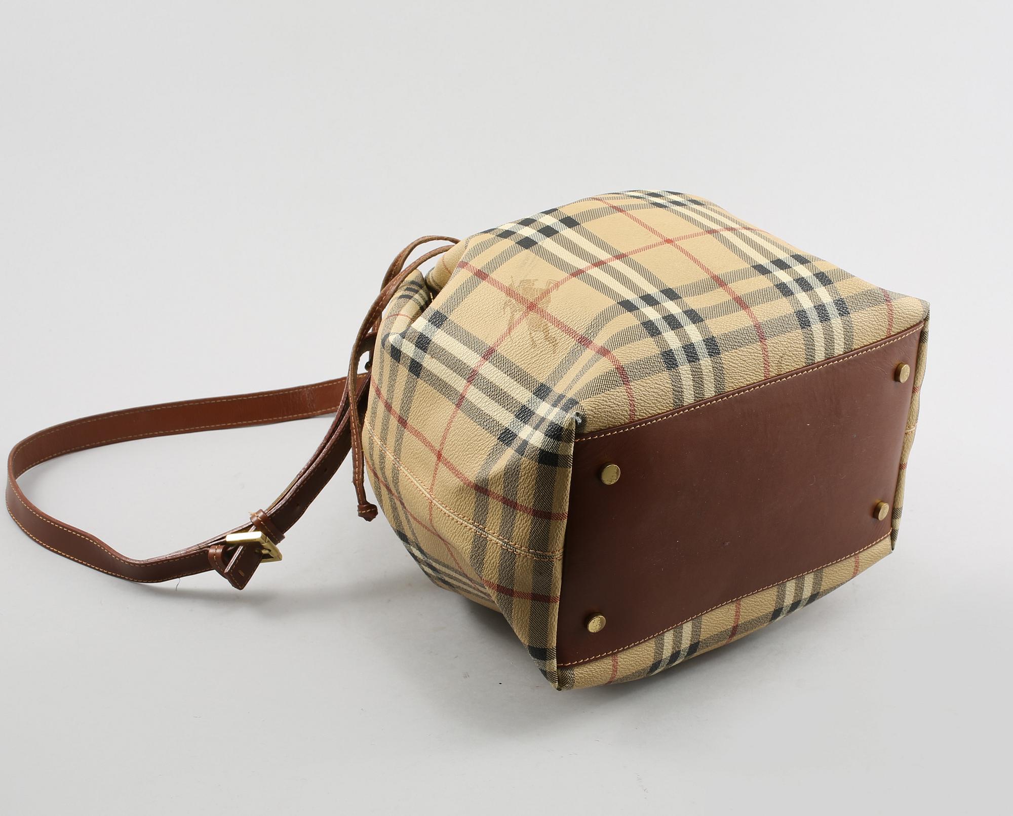 VÄSKA, Burberry.